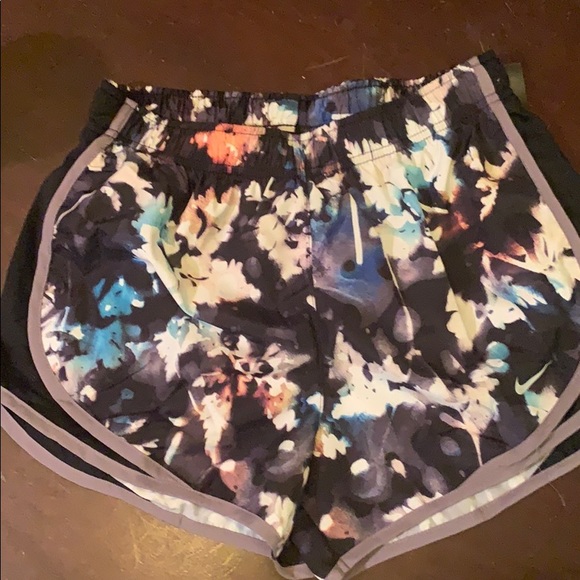 🌺🌺CLOSET CLOSING EVERYTHING MUST GO 🌺NWT NIKE TEMPO SHORTS 🌺🌺LAST PAIR - Picture 4 of 4